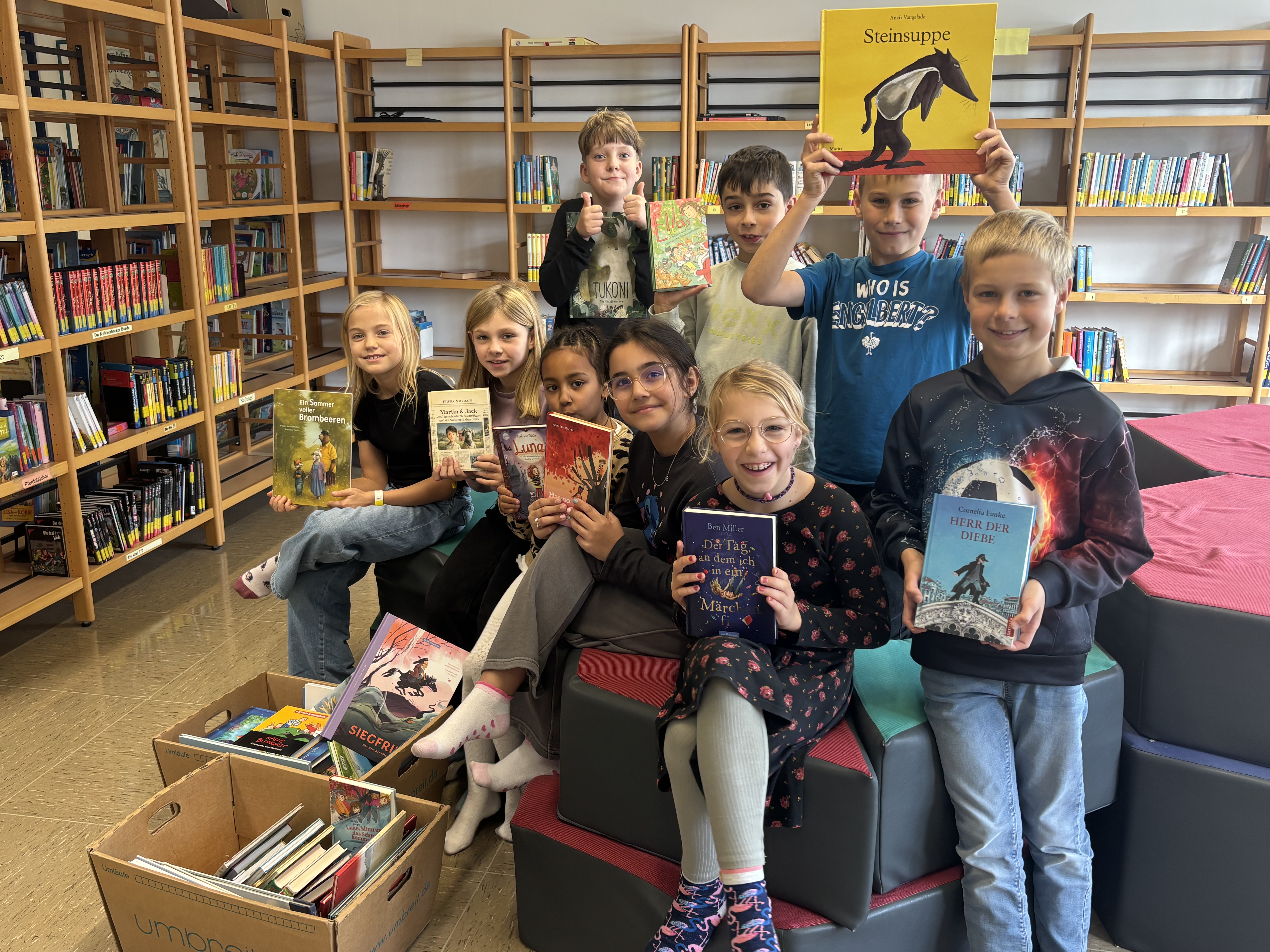 bild_buchspende.jpeg bild_buchspende.jpeg